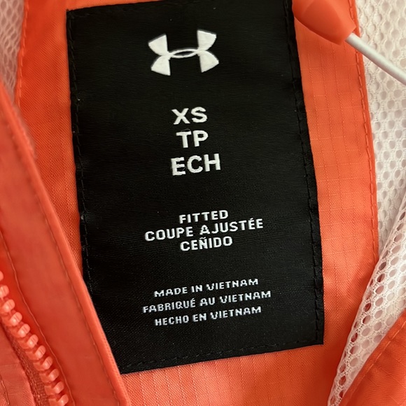 Under Armour rain jacket BRAND NEW CONDITION - Picture 4 of 5